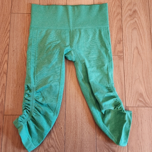 Lululemon Crop Leggings - Picture 3 of 6